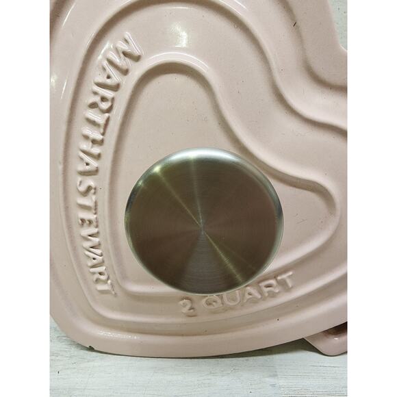 Martha Stewart 2 Quart Enameled Cast Iron Pink Heart Dutch Oven - Picture 2 of 13